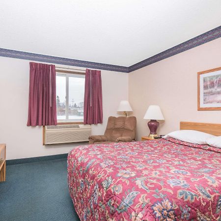 Super 8 By Wyndham Superior Wi Hotel Eksteriør billede