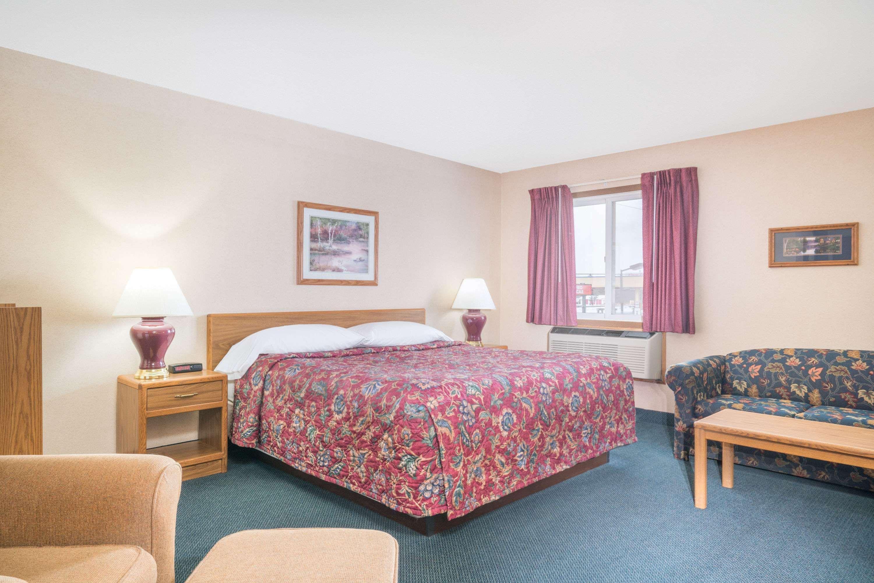 Super 8 By Wyndham Superior Wi Hotel Eksteriør billede