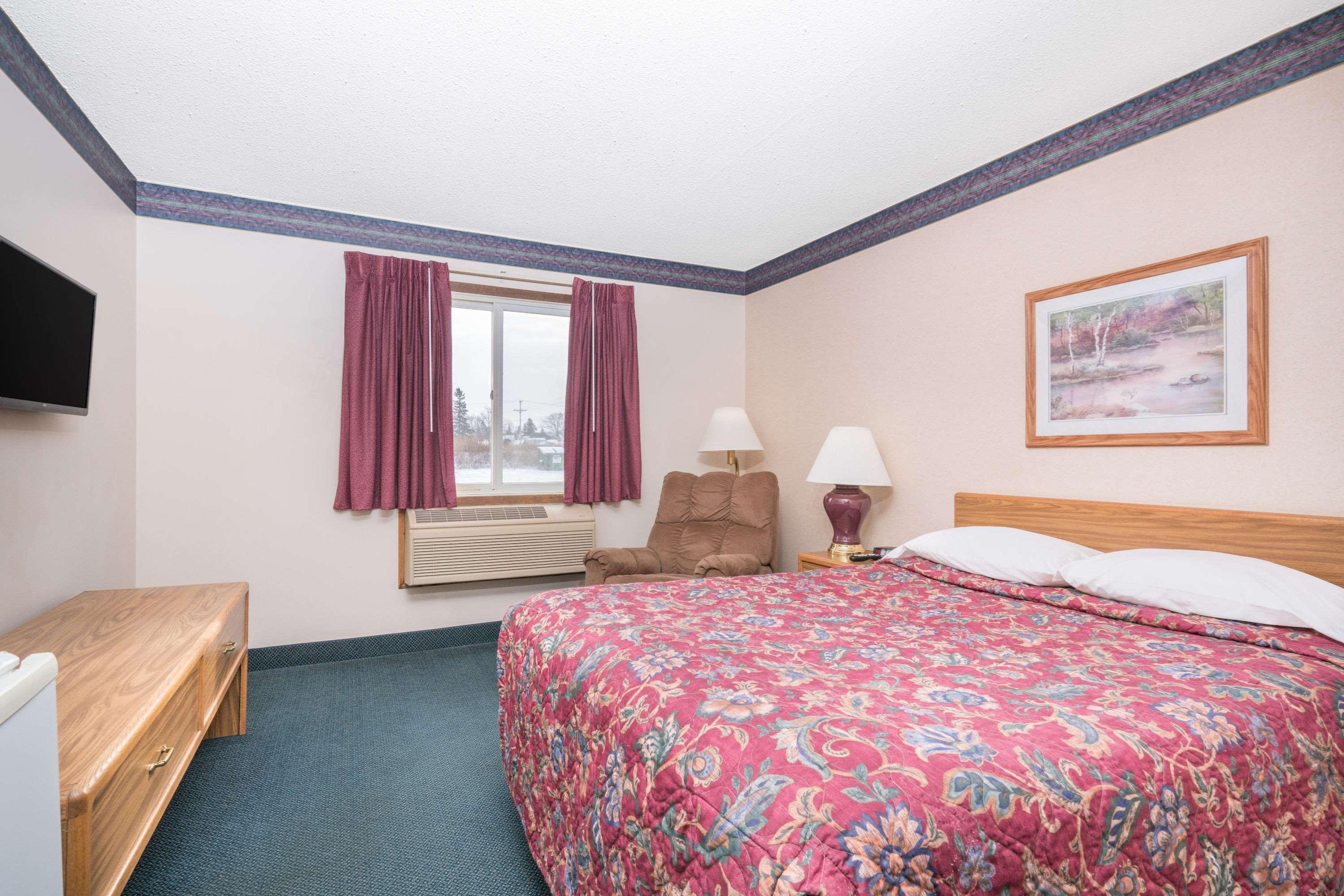 Super 8 By Wyndham Superior Wi Hotel Eksteriør billede