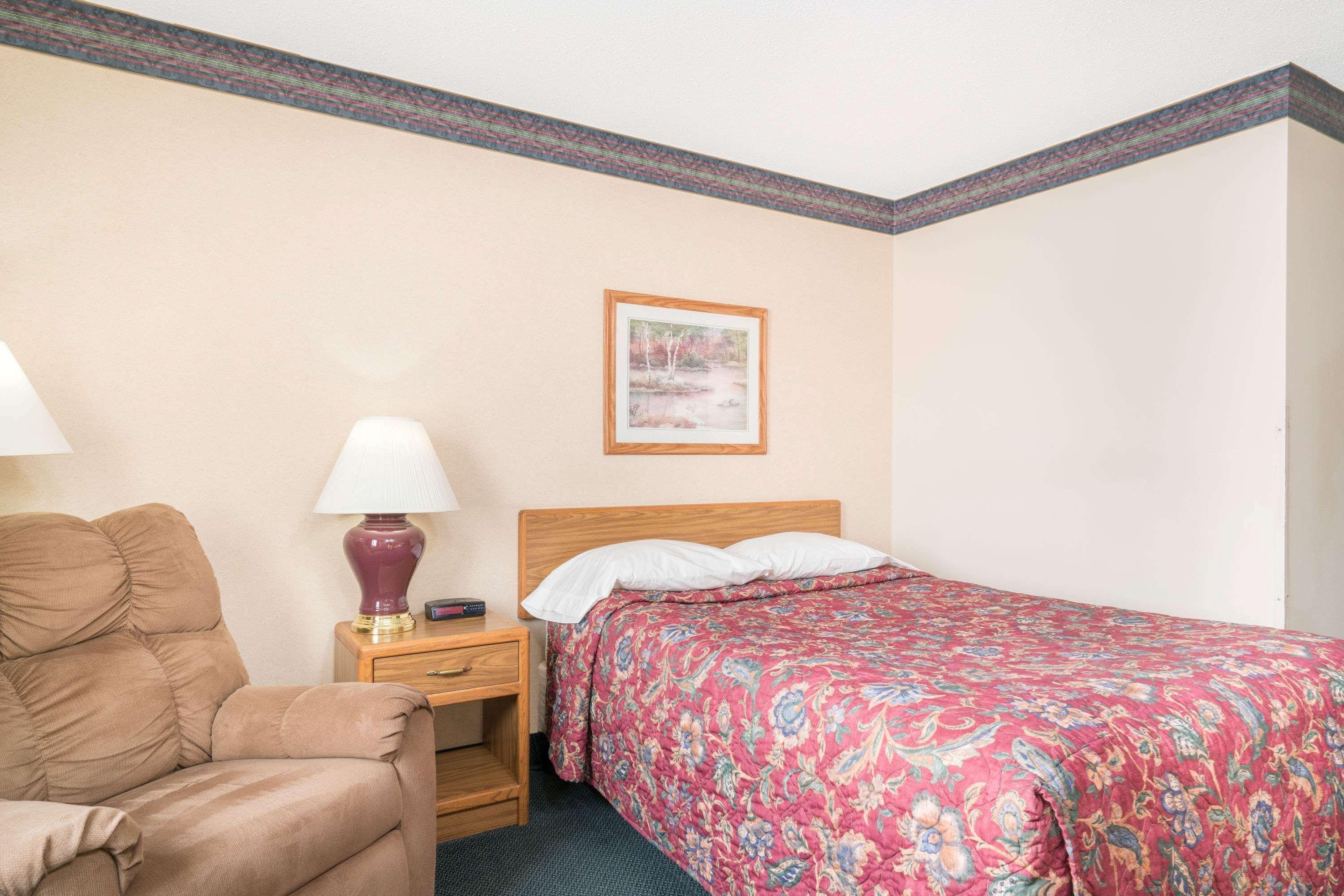 Super 8 By Wyndham Superior Wi Hotel Eksteriør billede
